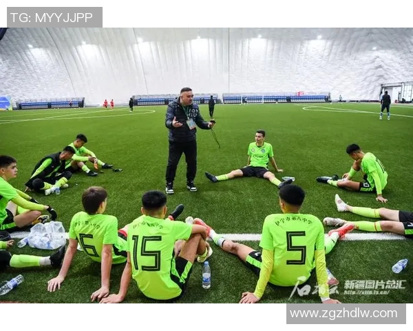 足球明星闪耀新疆绿茵场引领足球热潮点燃球迷激情