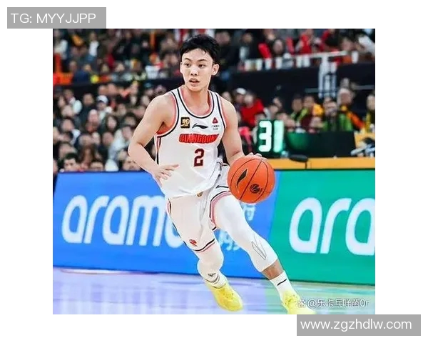 篮球明星的成长之路：从青涩少年到赛场传奇的奋斗故事